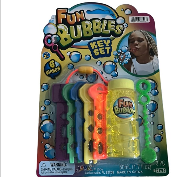 Other - SALE ☀️ Fun Bubbles Key Ring of 6 Wands 1.7 fl oz